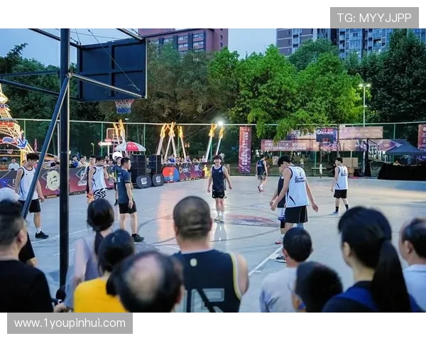 篮球热潮再度来袭看年轻力量如何引领赛场激情与团队荣耀